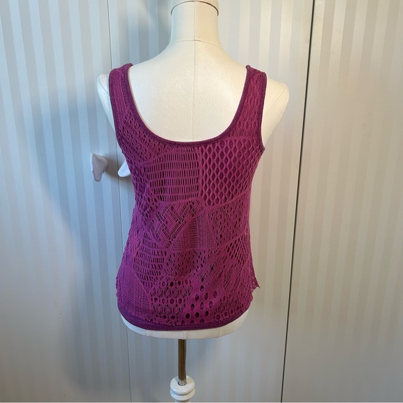 Maurices purple pink boho crochet-style mesh overlay tank top Size S - Picture 4 of 8